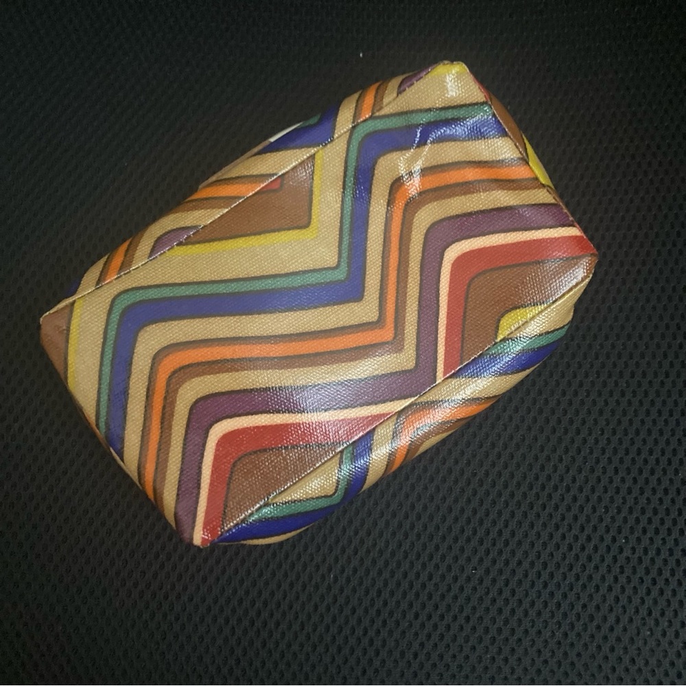 FOSSIL• 'Key-Per' Frame Cosmetics Case Zig Zag Retro - Picture 6 of 8